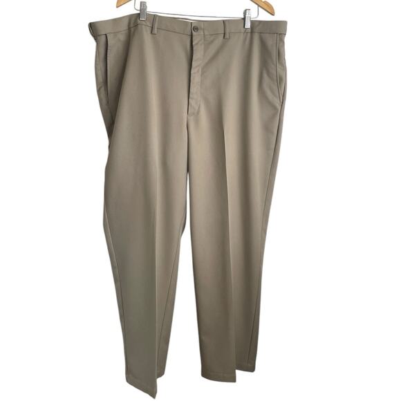 Haggar Mens Pants 44x30 Khaki Straight Leg Business Casual Neutral Travel Basics - Picture 1 of 12